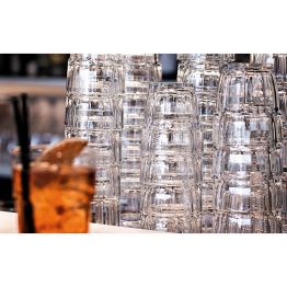 Rock Bar - Stohovate�n�, robustn� poh�r v preveden� vytvrden�ho skla. U�etr� miesto na Va�om bare a nezran� Va�ich host� aj pri ne�etrnom pou��van�.