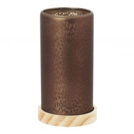 Svietnik BLUSH hned� farba hod� sa k modern�m materi�lom na mal� stoly mo�no pou�i� so svie�kami LED.